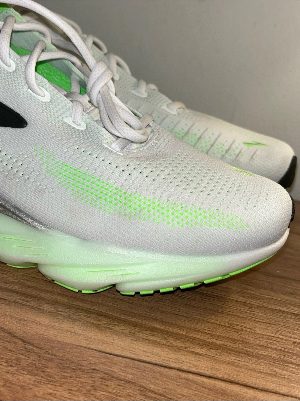 Brooks Glycerin Flex Mens Size 11 White Green Athletic Running Shoes Sneakers